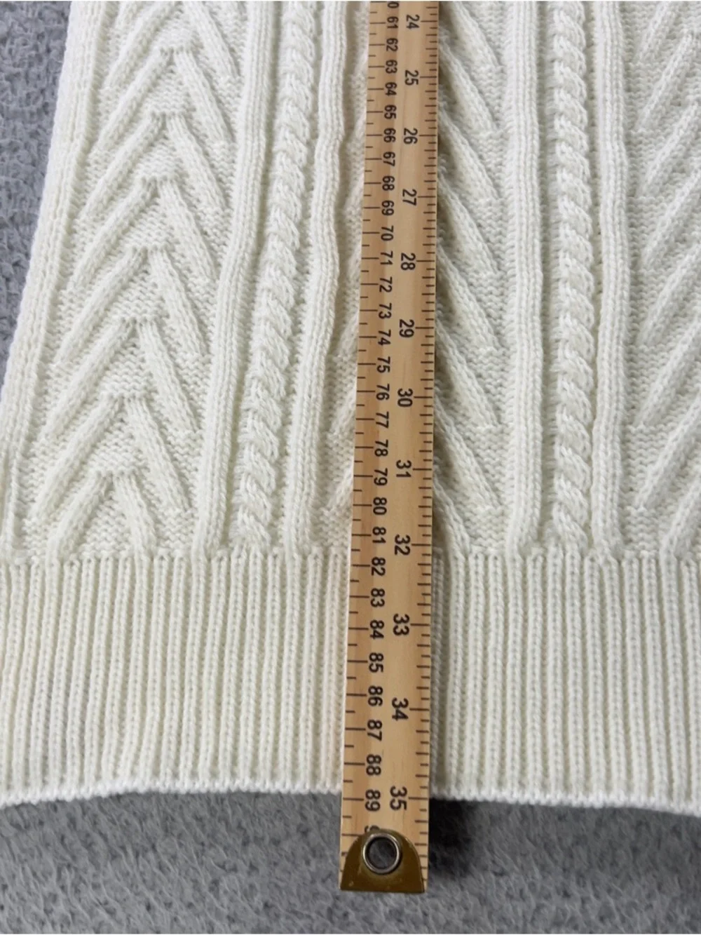 NWT Fabletics The Cable Knit Scarf Womens One Size Ivory Logo Preppy Comfy - Picture 5 of 7